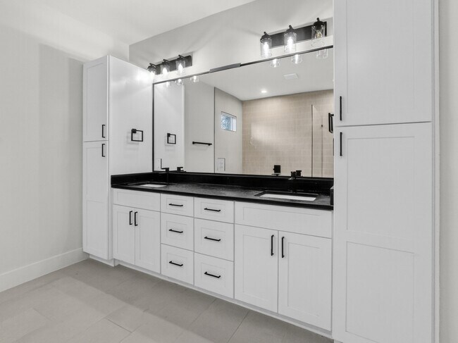 Building Photo - 5619 Chapman St