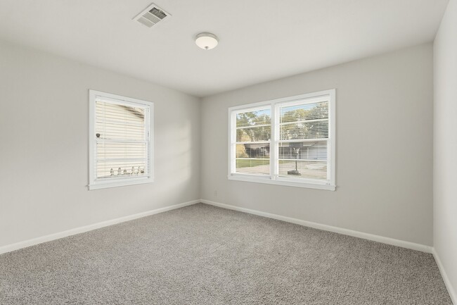 Building Photo - 2918 Tarpey Ave