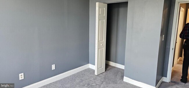 Building Photo - 1221 Poplar Grove St