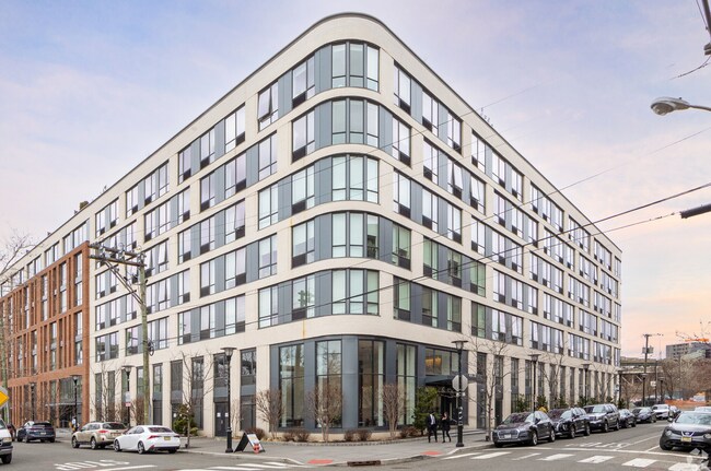 Building Photo - 370 9th St