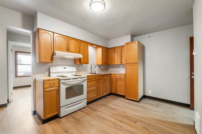 Building Photo - 403 1/2 Garfield St S-6