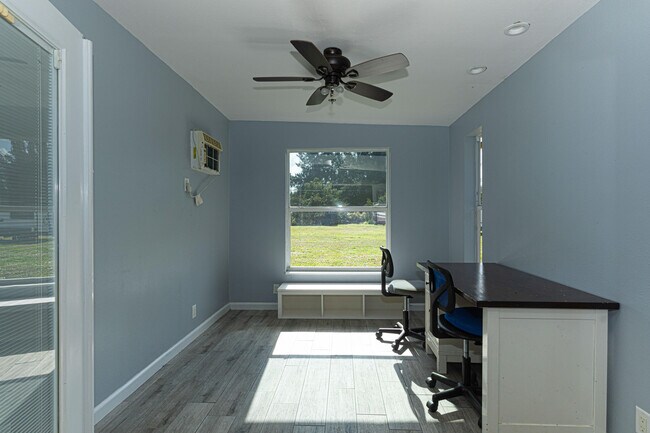 Building Photo - 169 Armadillo Way