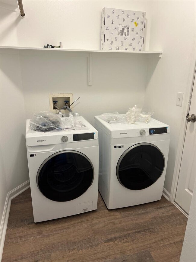 Building Photo - 905 Jasmine Trail