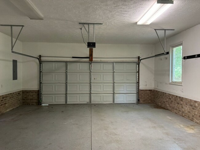 Building Photo - Carolina Lakes!! Close to Marina