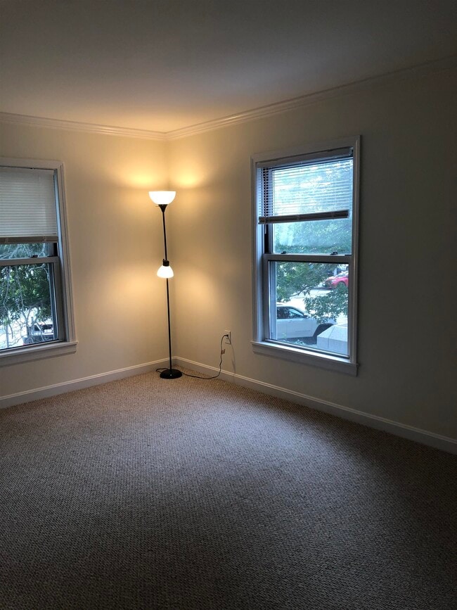 Building Photo - 59 Deer St