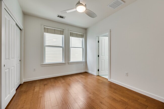 Building Photo - 2604 Thomas Ave