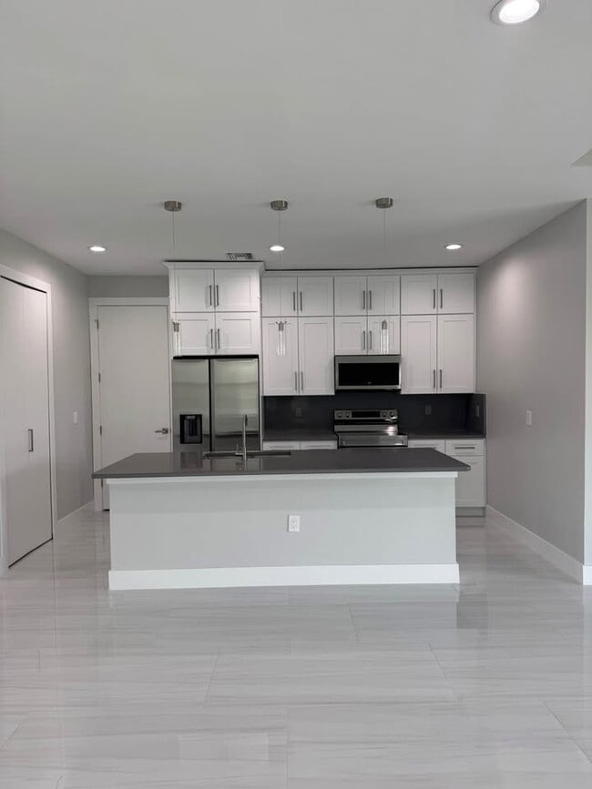 Building Photo - 7229 David Blvd