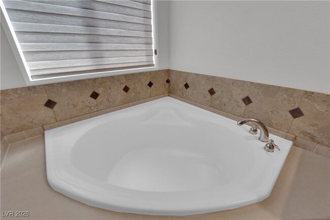 Building Photo - 6425 W Quail Ave