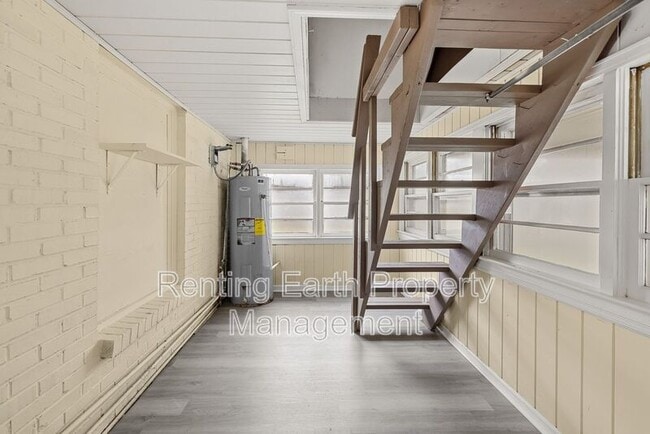 Building Photo - 2419 Circle Dr