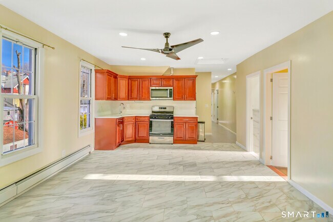 Building Photo - 27 Walnut Ave