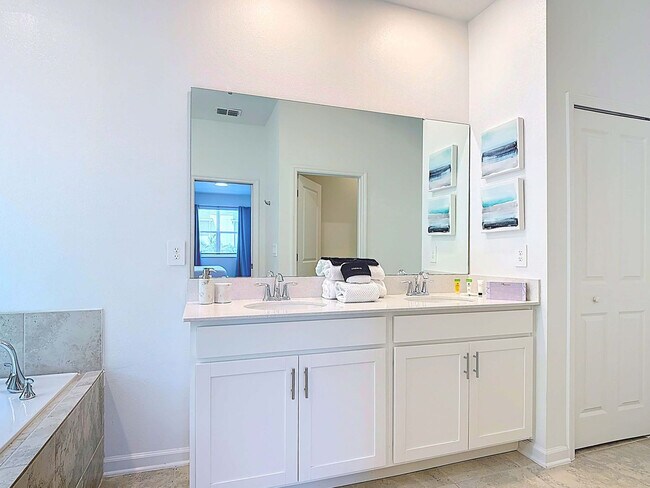 Building Photo - 8863 Cabot Cliffs Dr