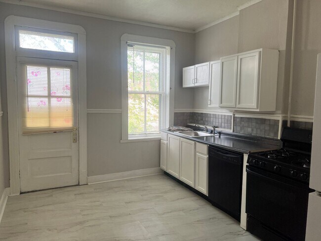 Building Photo - Dover