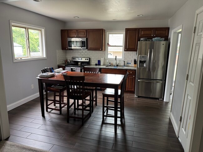 Building Photo - 1303 E Thirteen Mile Rd