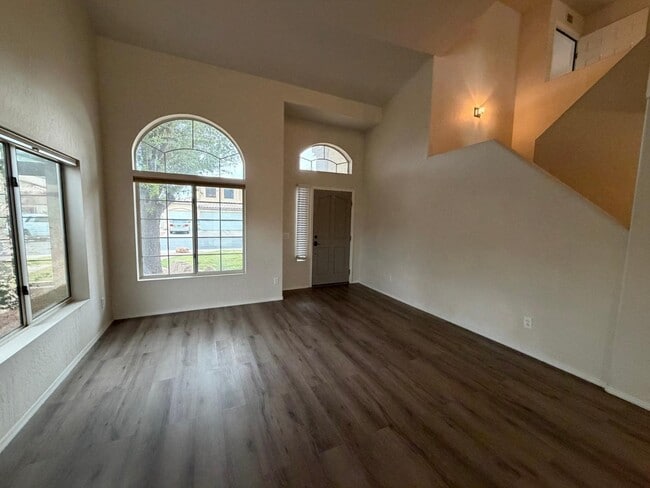 Building Photo - 902 S Surfside Dr