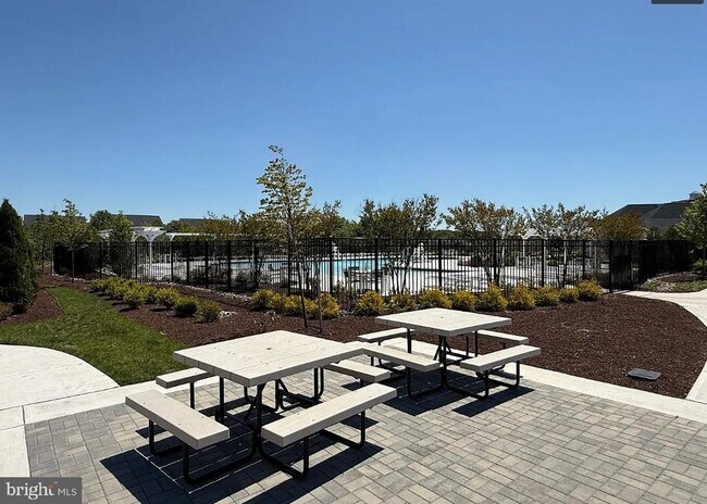 Building Photo - 1427 Lake Geneva Dr