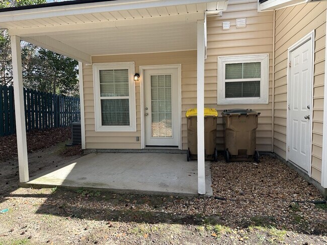 Building Photo - 273 Vining Way