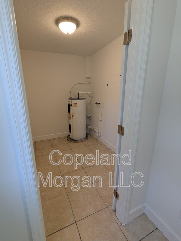 Building Photo - 2033 1/2 20th Street South