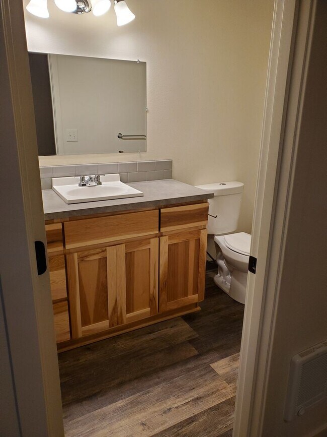 Building Photo - Adorable Newer Home in a Great Location With A Private Yard!