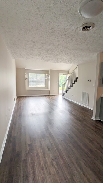 Building Photo - 711 Panther Creek Ct