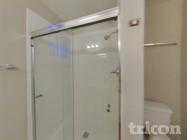 Building Photo - 1550 E Kramer St