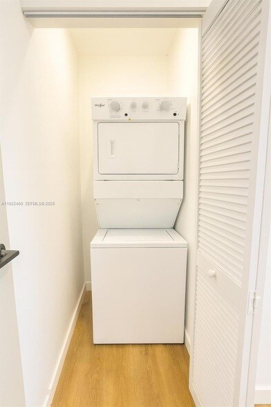 Building Photo - 1950 Fletcher St