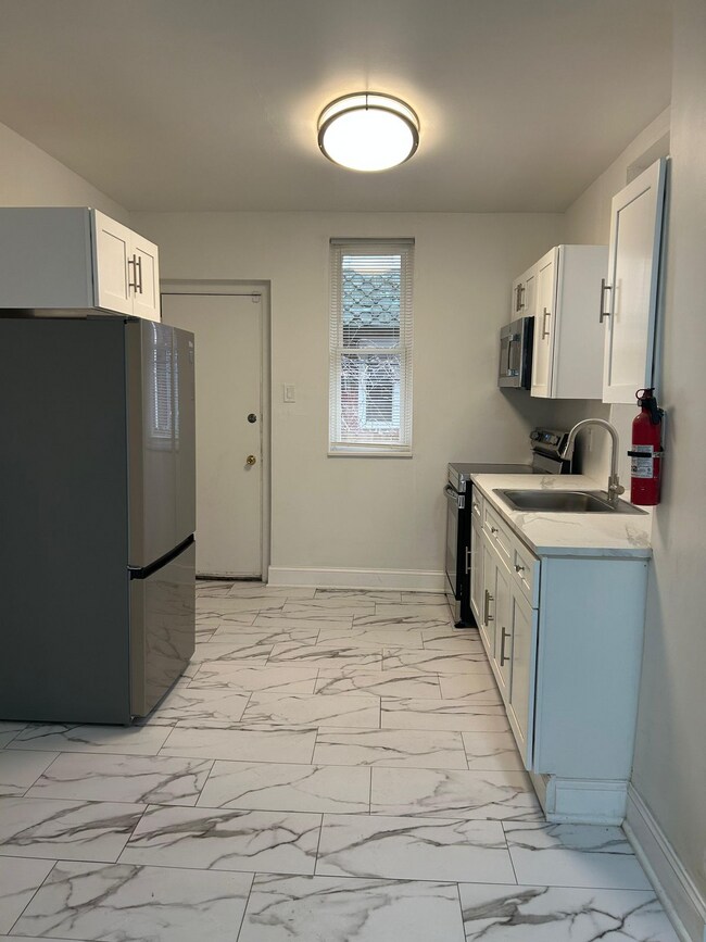 Building Photo - 2736 N Croskey St