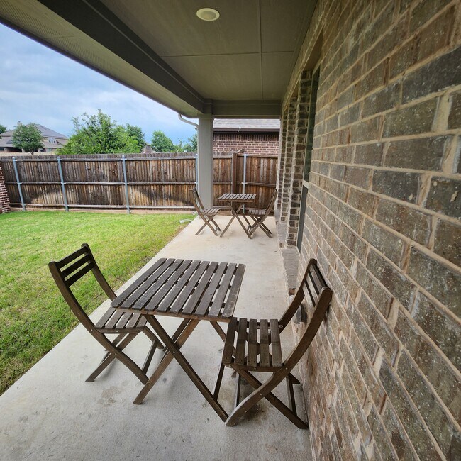 Building Photo - 1312 Carancho Dr