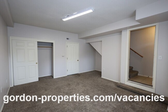Building Photo - SUMMER SPECIAL: NE Halsey St - Gresham 2 bedroom townhouse with den/office