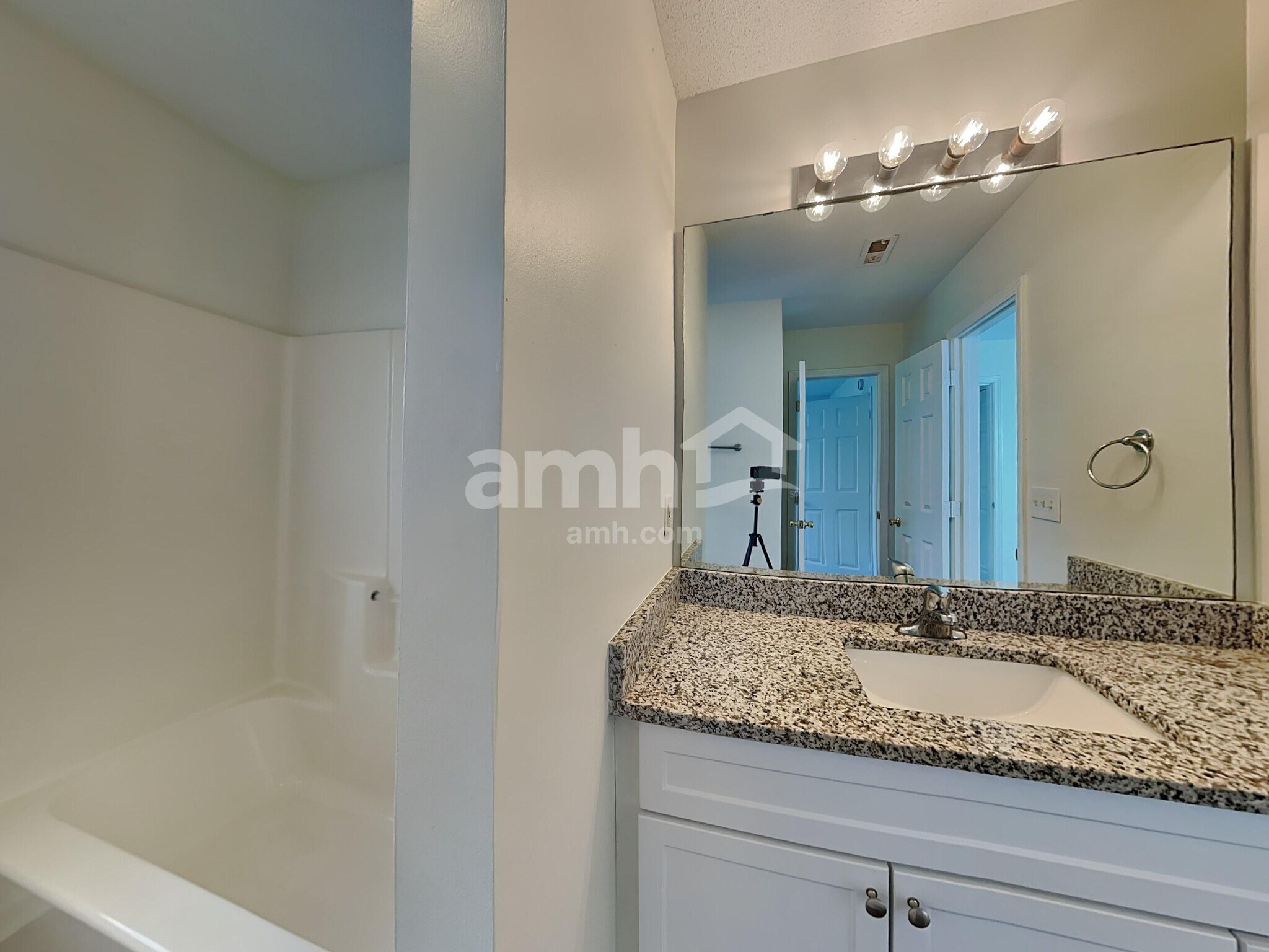 Building Photo - 510 Fairview Lake Way