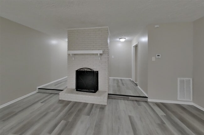 Building Photo - 3815 Regency Dr