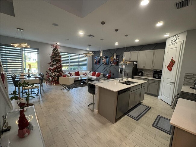 Building Photo - 4862 Navali Dr