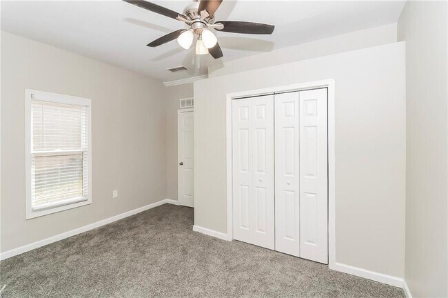 Building Photo - 5069 Hopeland Dr