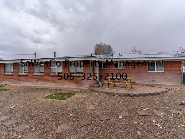 Building Photo - Large 3 Bedroom Home on Corner Lot