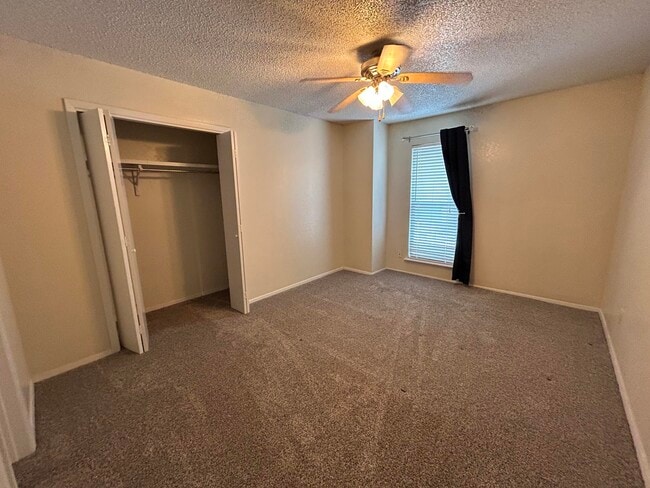 Building Photo - 8601 Memphis Dr