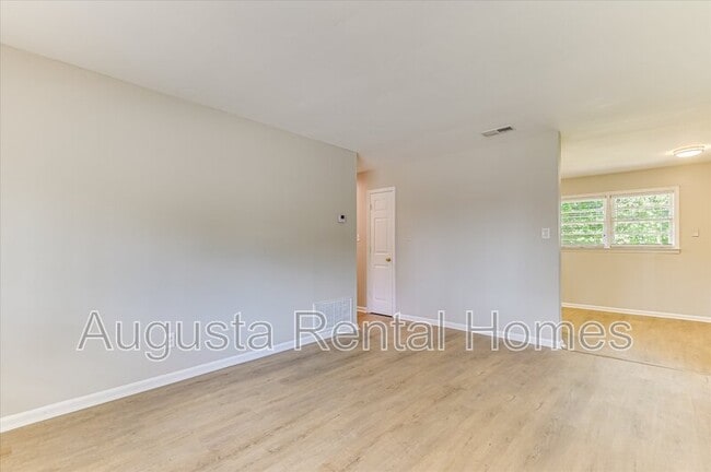 Building Photo - 329 E View Dr