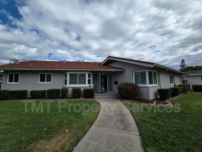 Building Photo - 9 W Robinhood Dr
