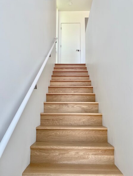 Stairs leading to third floor - 2427 Binnen Ln