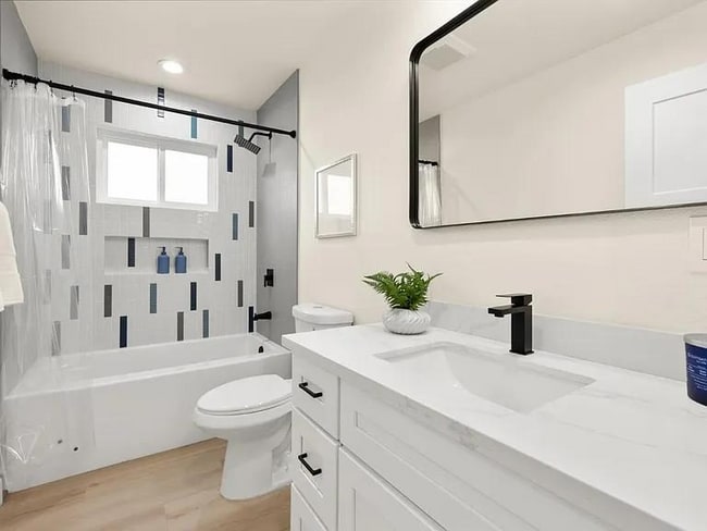 Building Photo - 2426 Regent Rd