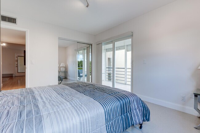 Building Photo - 509 Capri Dr
