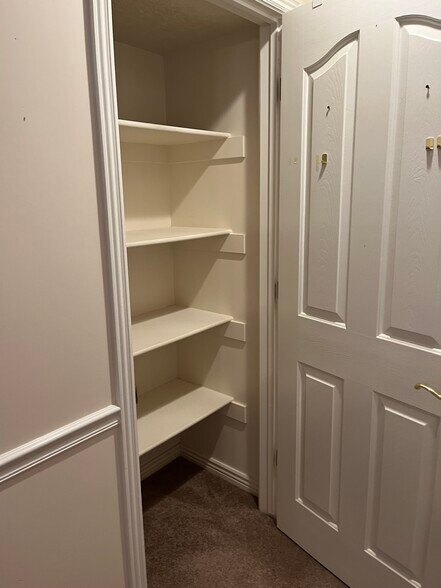 Building Photo - 1126 Heather Cir