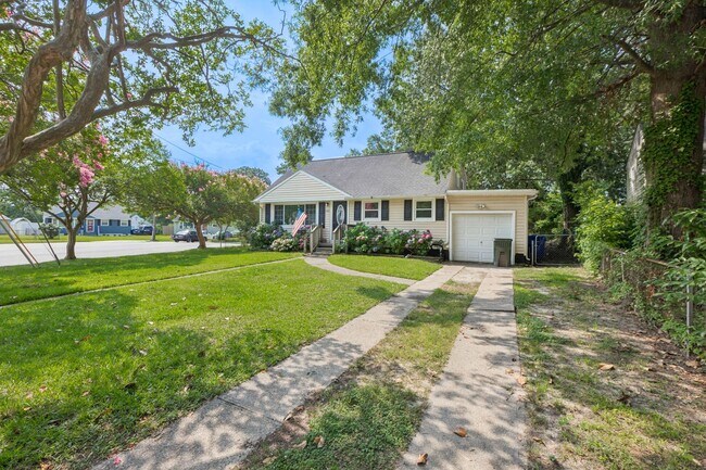 Building Photo - Beautiful Split Level Home in Norfolk!!