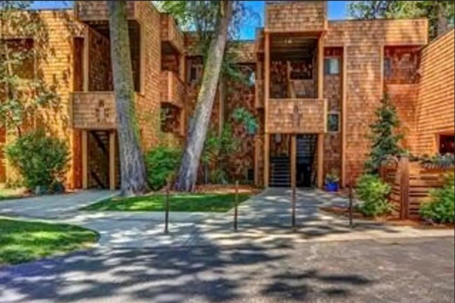 Building Photo - 624 McCall Ave