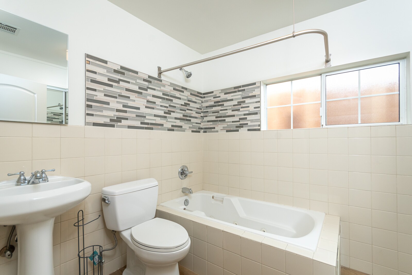 Building Photo - 5617 Katherine Ave