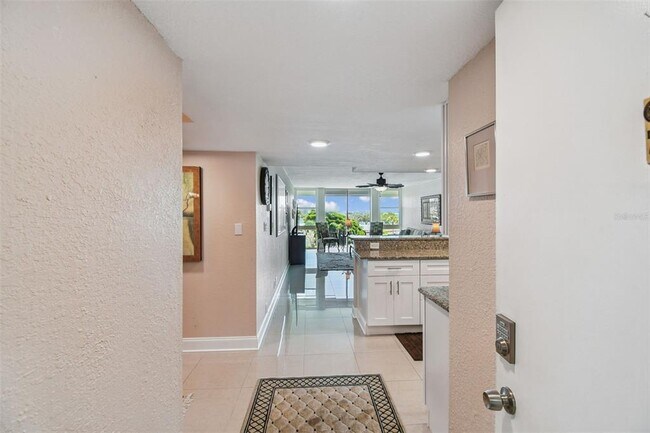 Building Photo - 7400 Sun Island Dr S