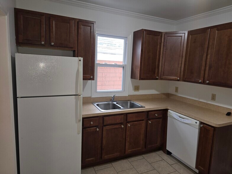 Building Photo - 1069 Wayburn St