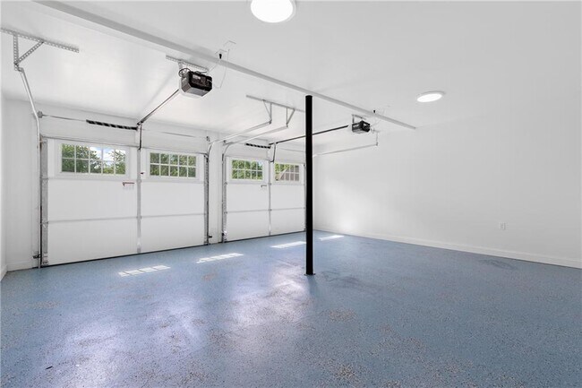 Building Photo - 1296 Hilton Dr