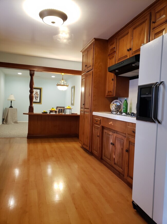 Building Photo - 609 E Buffalo Ave