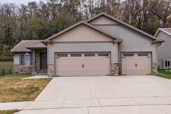Building Photo - 3367 Ridgeline Dr SE