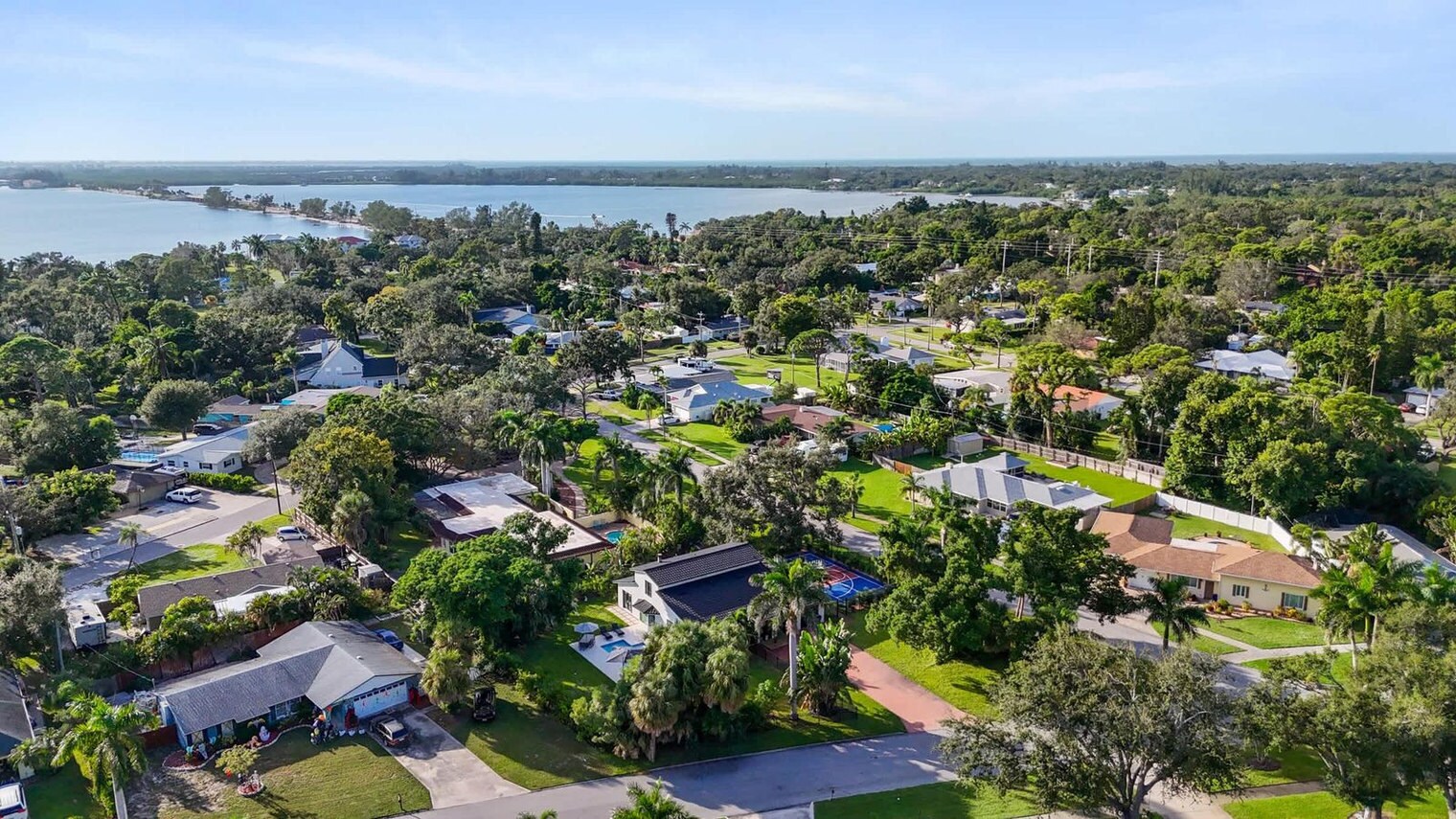 Building Photo - 612 Montezuma Dr