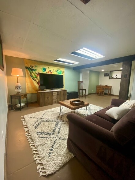 Building Photo - 4441 Ellenwood Ave